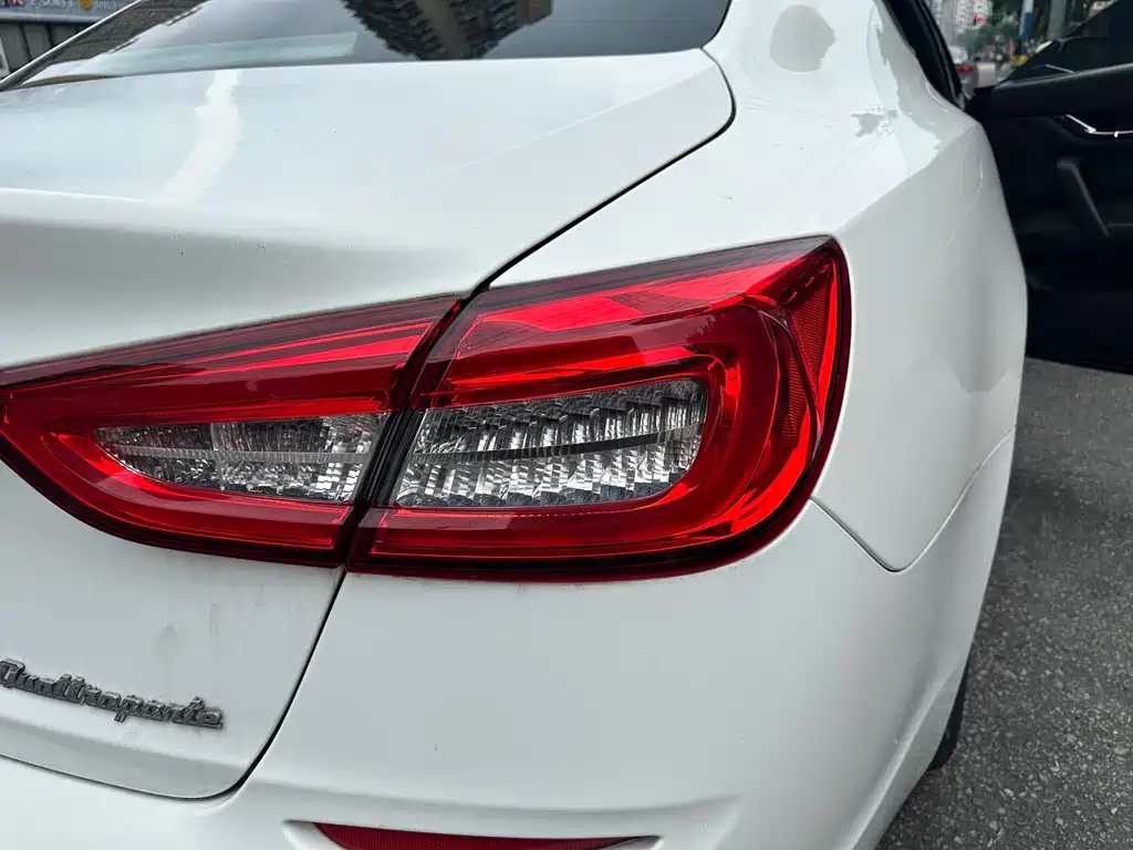 Maserati Quattroporte 2015 — фото 16