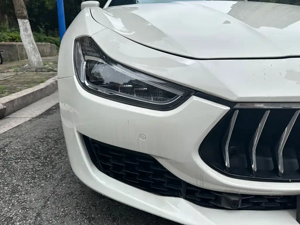Maserati Ghibli 2017 — фото 20