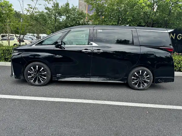 Toyota Vellfire 2025