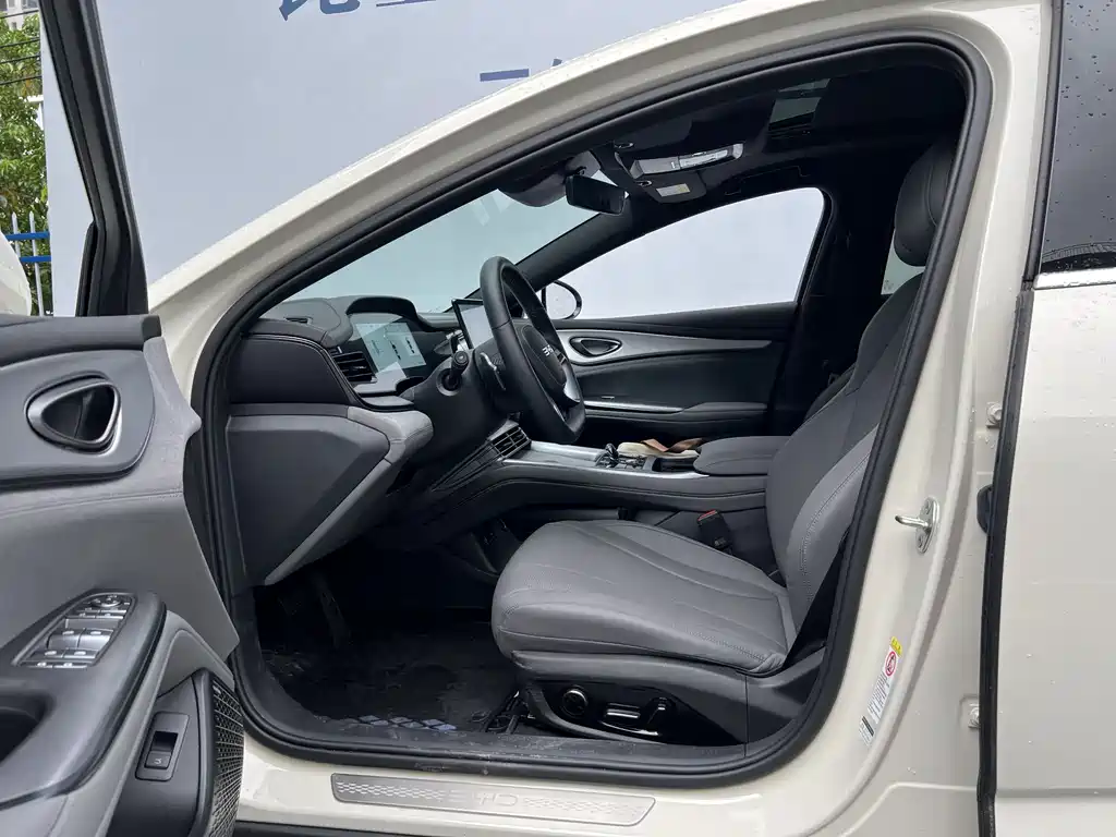 BYD Seal 07 DM-i 2025 — фото 6
