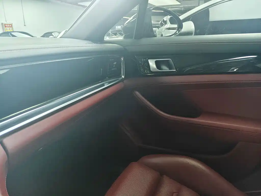 Porsche Panamera 2018 — фото 9