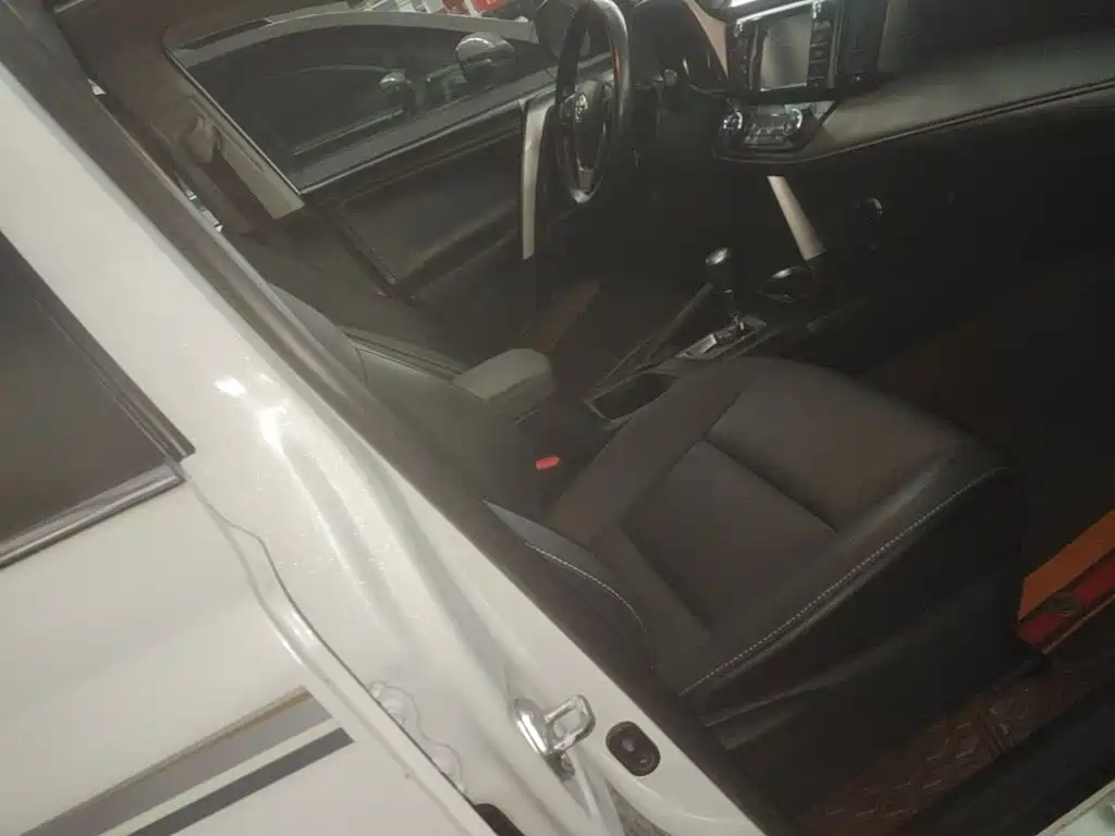 Toyota RAV4 2017 — фото 25