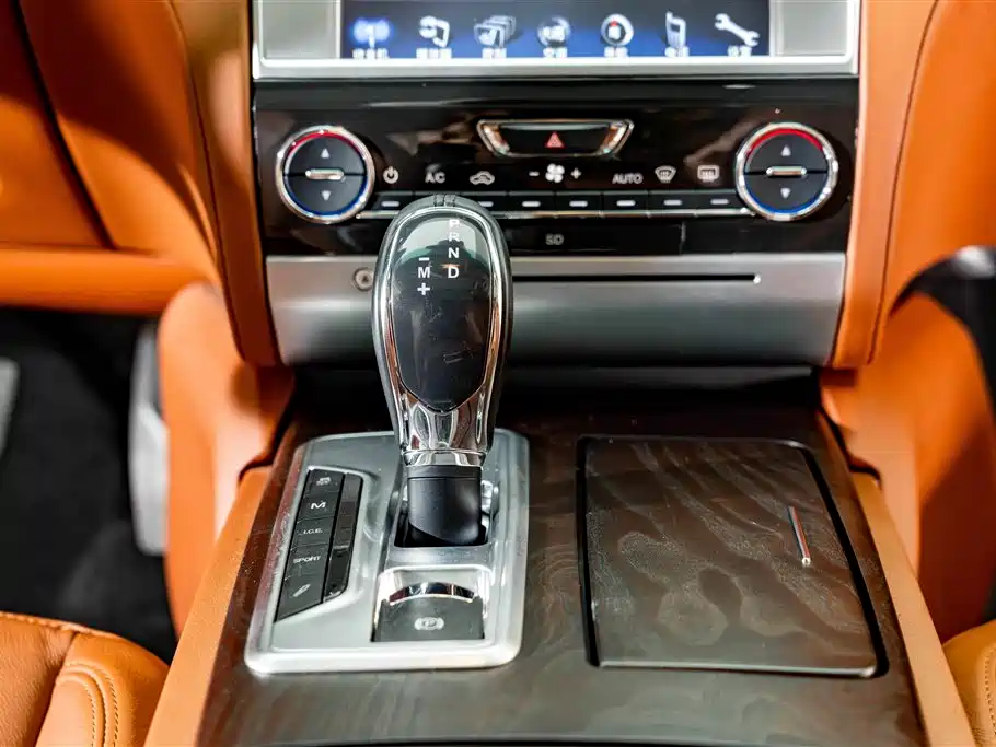 Maserati Quattroporte 2015 — фото 14