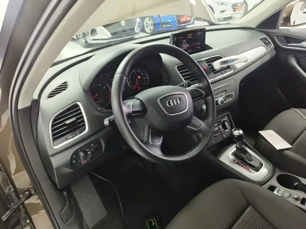 Audi Q3 2016 — фото 10