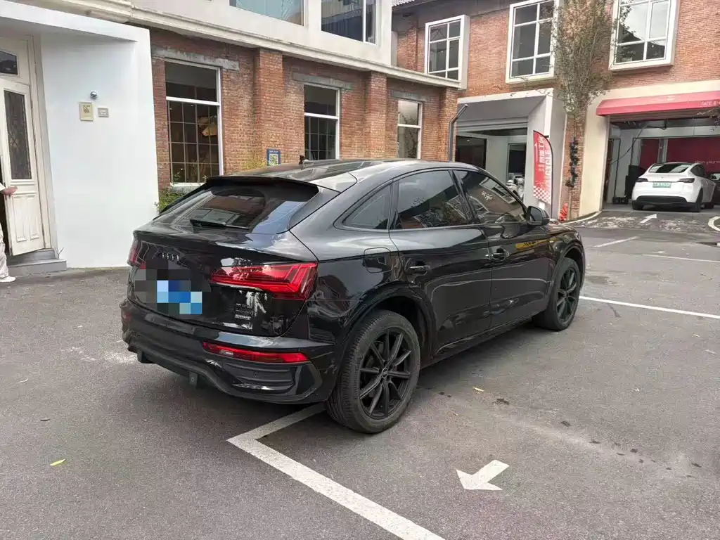 Audi Q5L Sportback 2023 — фото 5