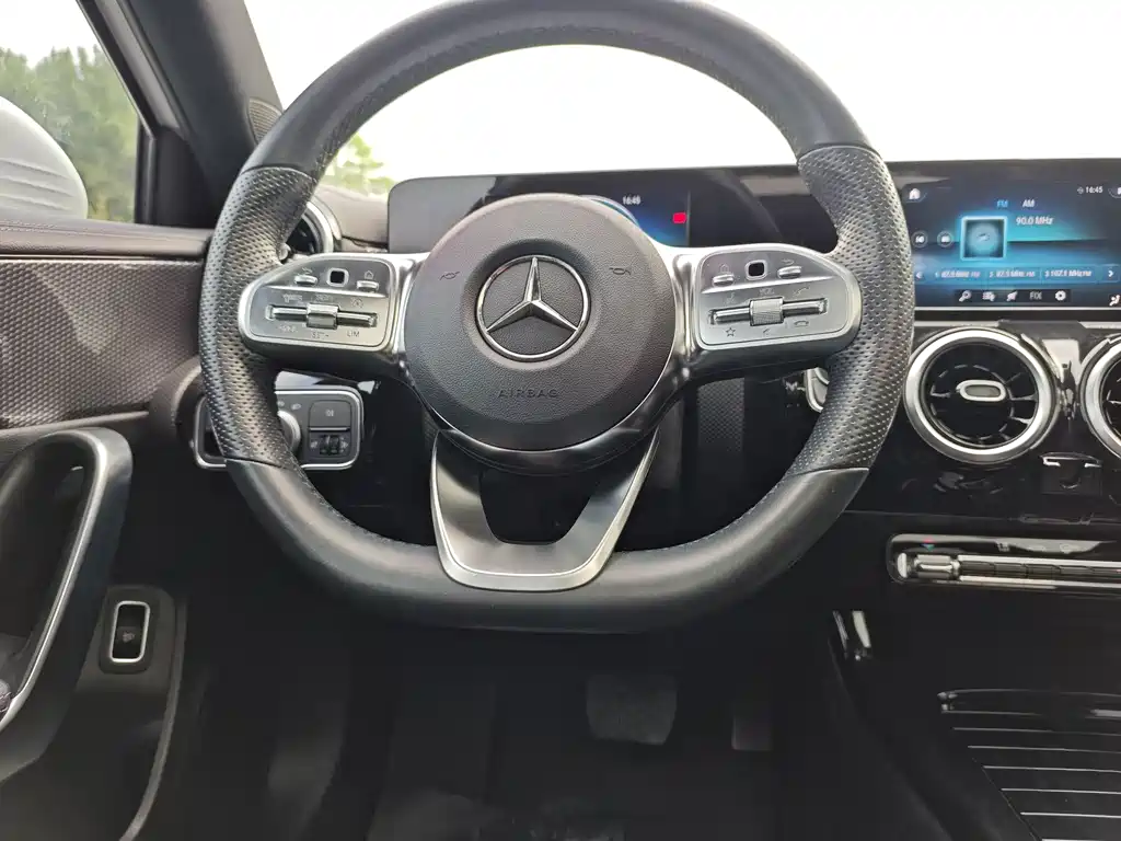 Mercedes-Benz A-Class 2019 — фото 15