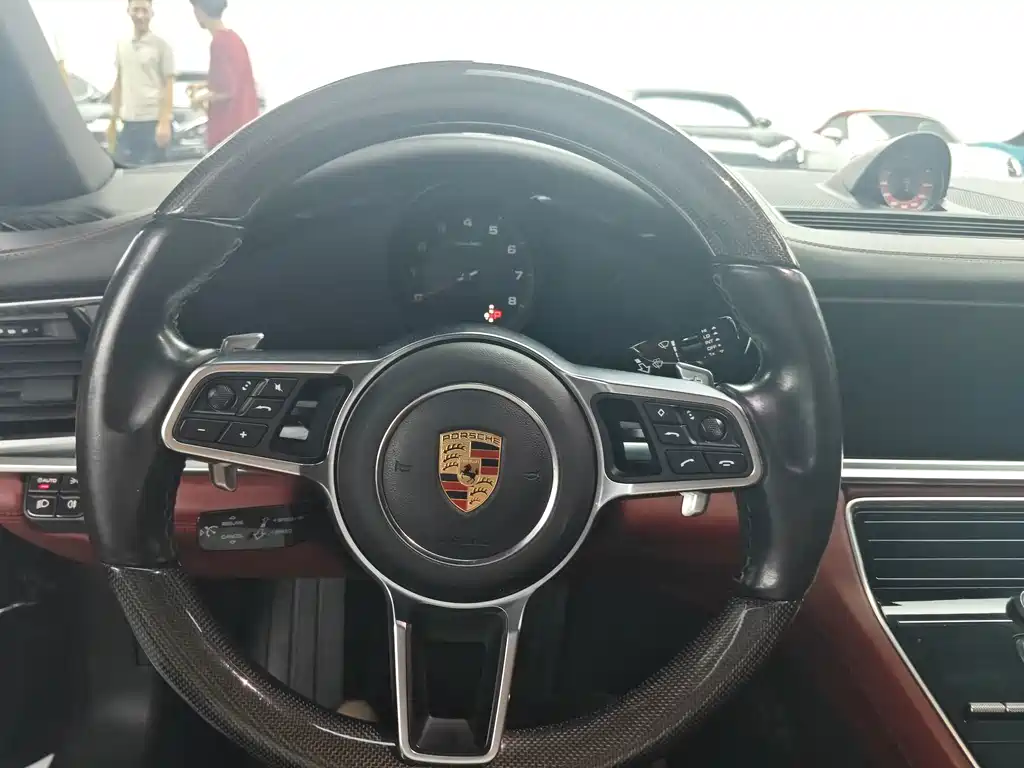 Porsche Panamera 2018 — фото 6