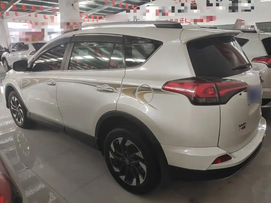 Toyota RAV4 2017 — фото 5
