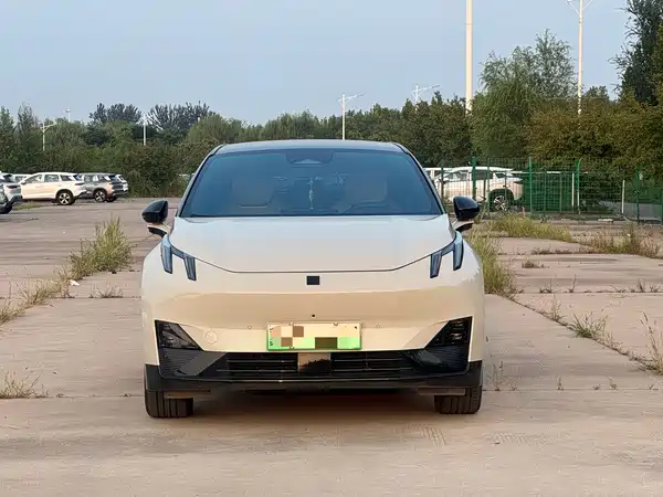 Lynk & Co Z20 2025