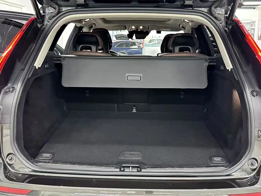 Volvo XC60 2018 — фото 20