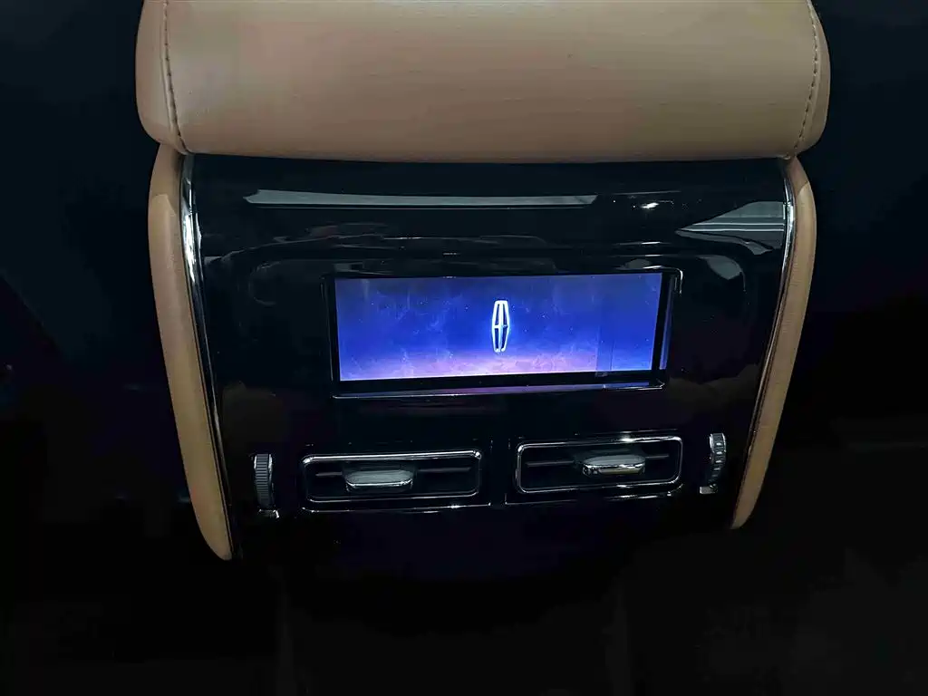 Lincoln Aviator 2025 — фото 14