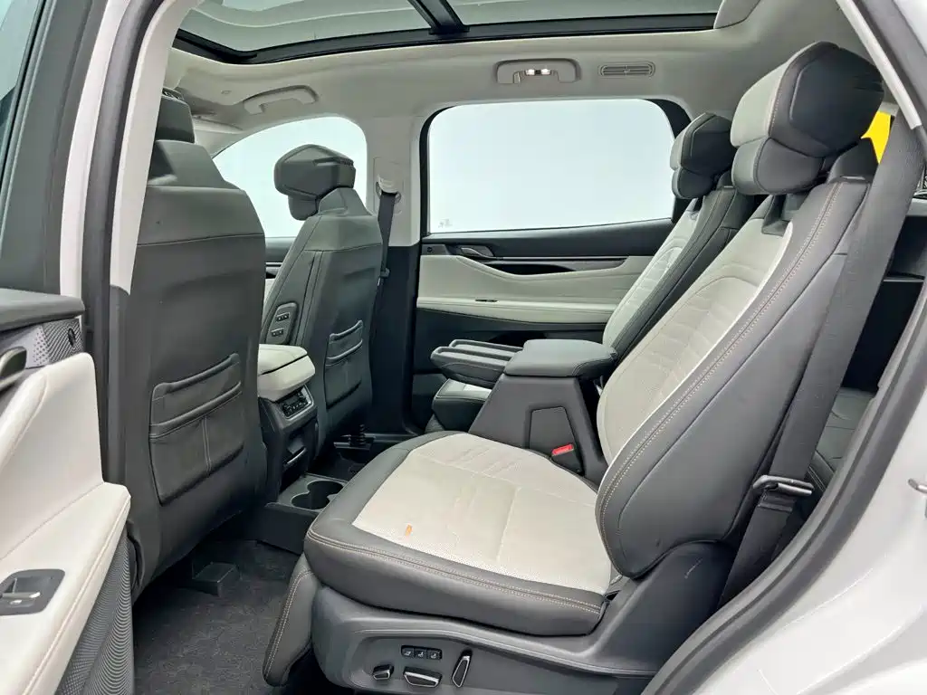 Ford Edge 2023 — фото 16