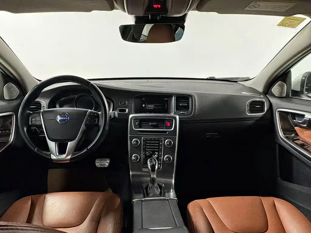 Volvo S60 2015 — фото 16