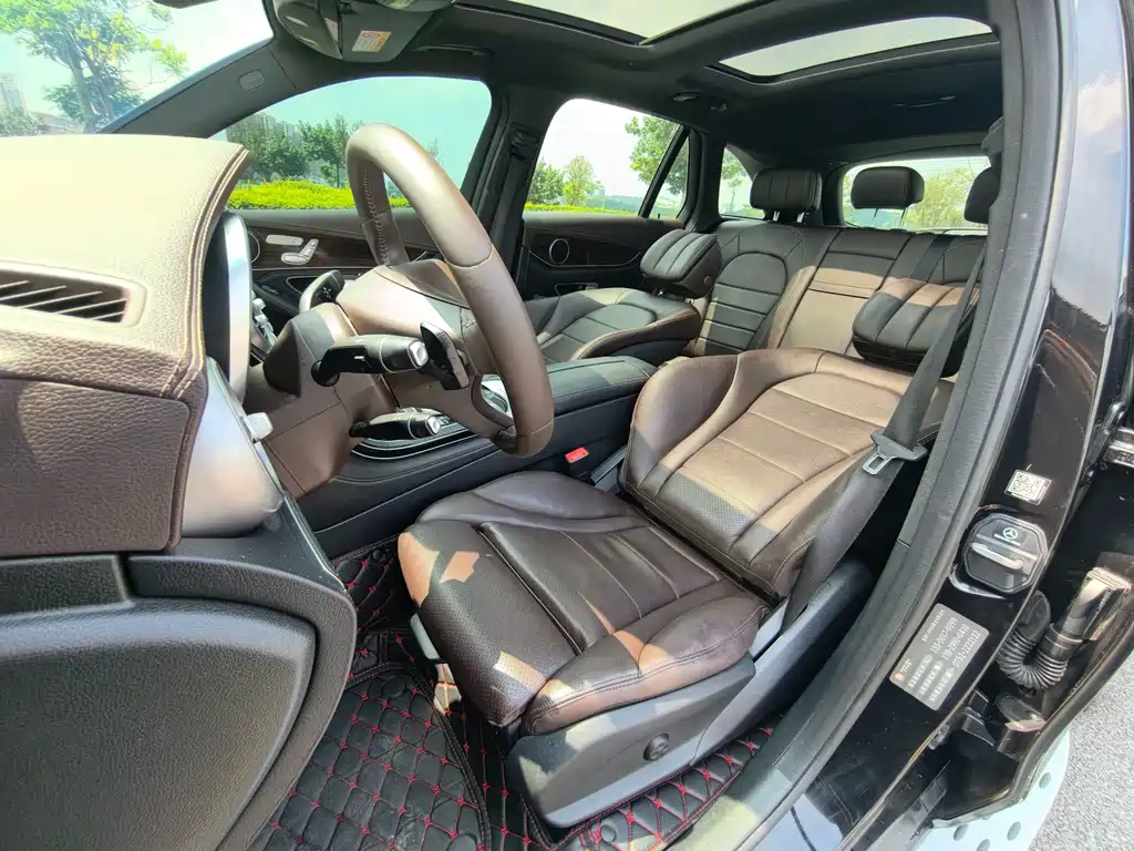 Mercedes-Benz GLC 2018 — фото 15