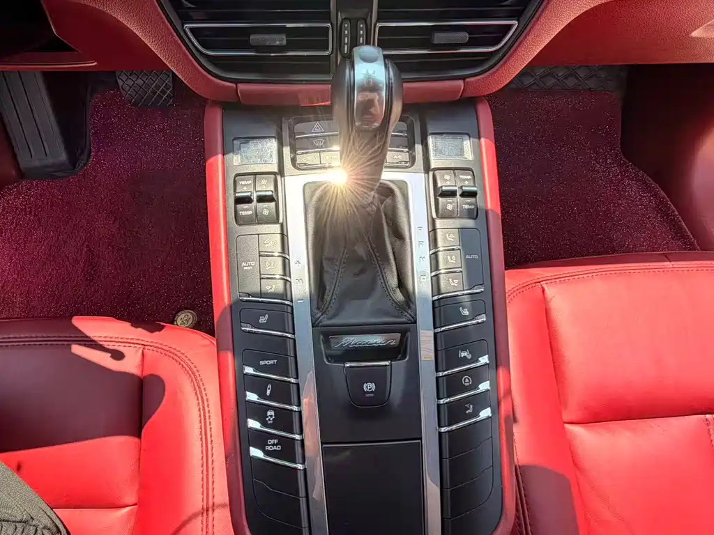 Porsche Macan 2019 — фото 15