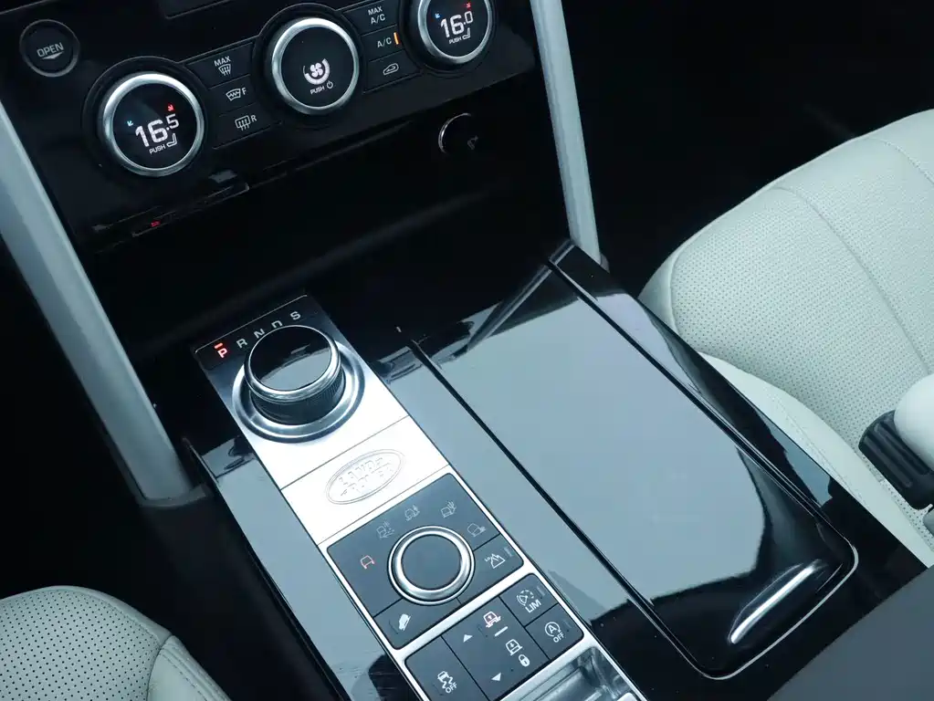 Land Rover Discovery 2017 — фото 19