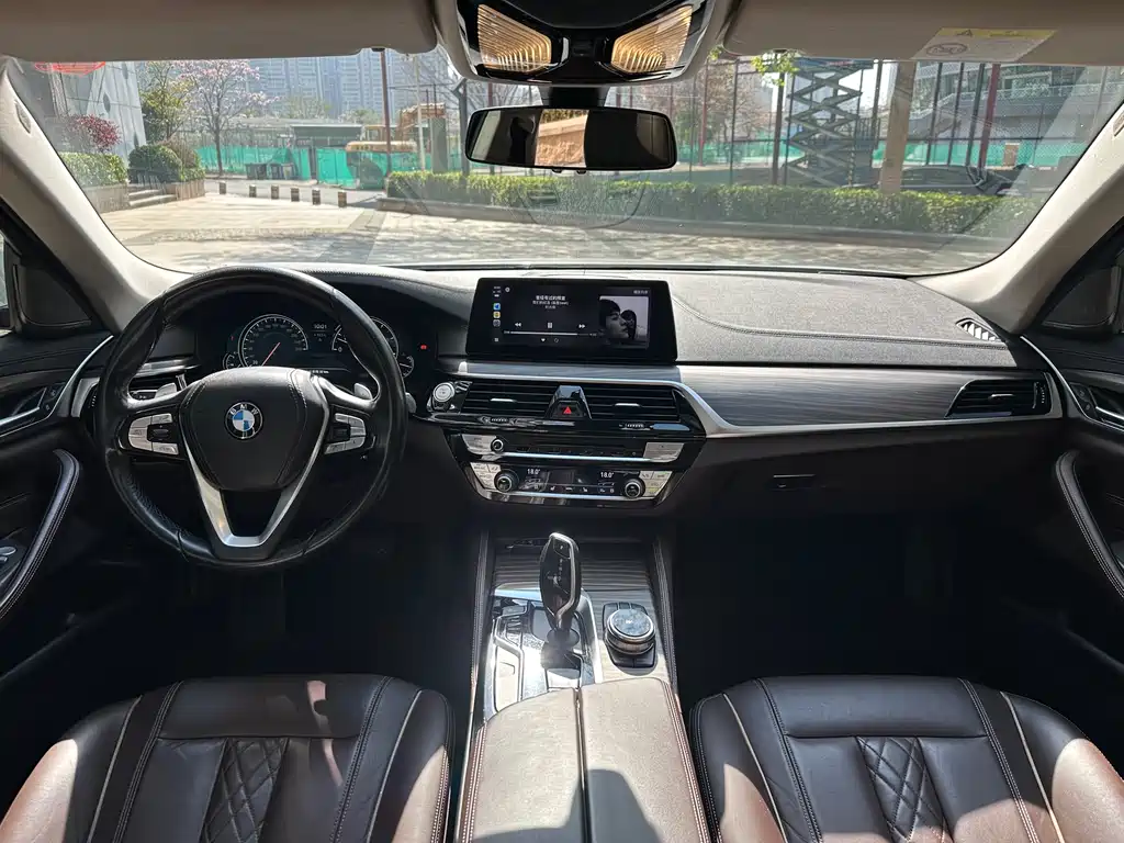 BMW 5 Series 2018 — фото 8