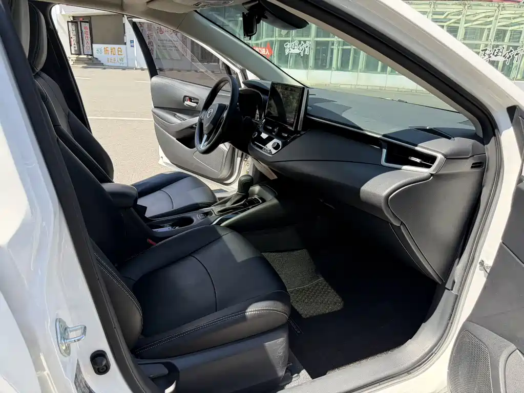 Toyota Corolla 2023 — фото 10