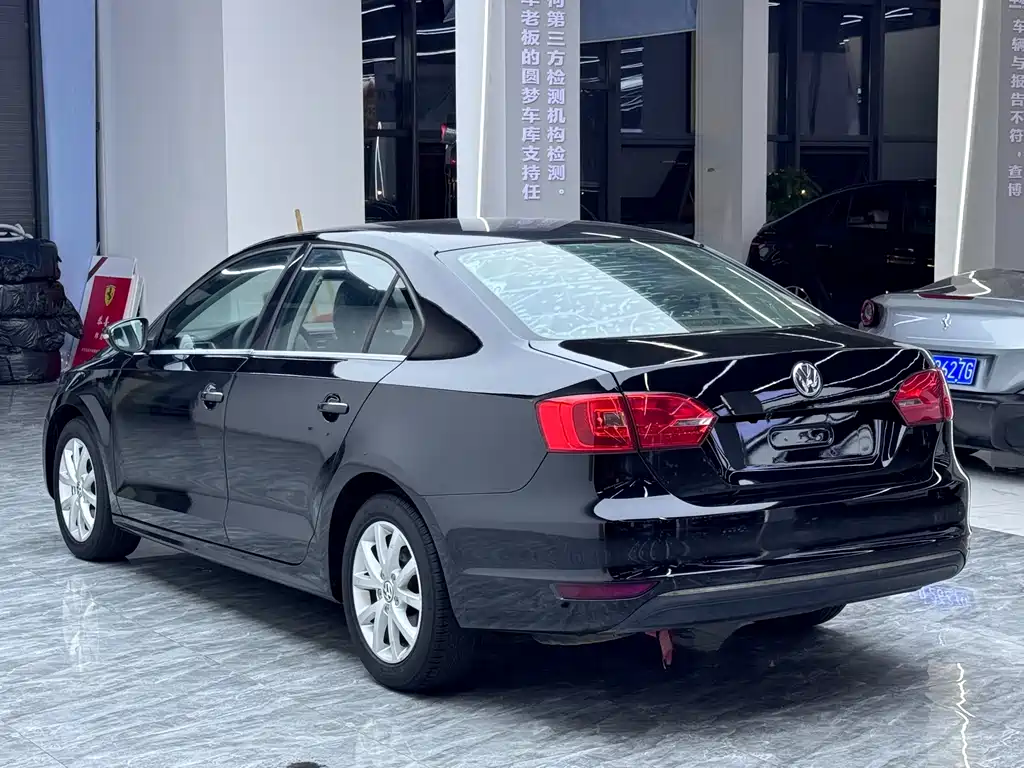 Volkswagen Sagitar 2013