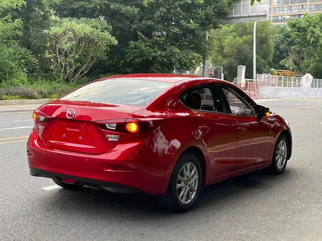 Mazda 3 Axela 2018 — фото 9