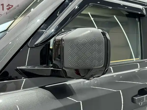Land Rover Defender 2024