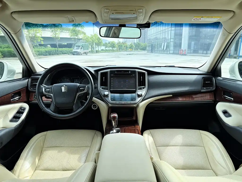Toyota Crown 2016 — фото 9