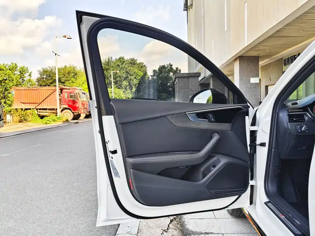 Audi A4L 2023
