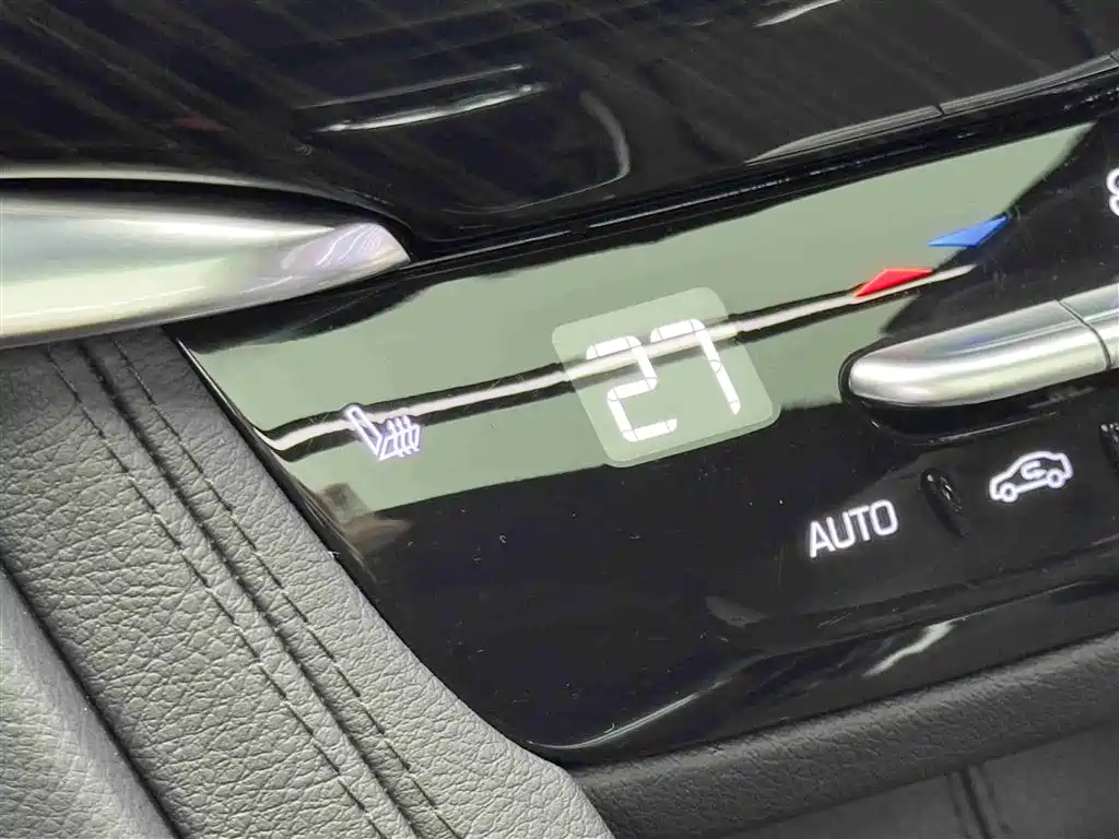 Cadillac XT6 2022 — фото 15