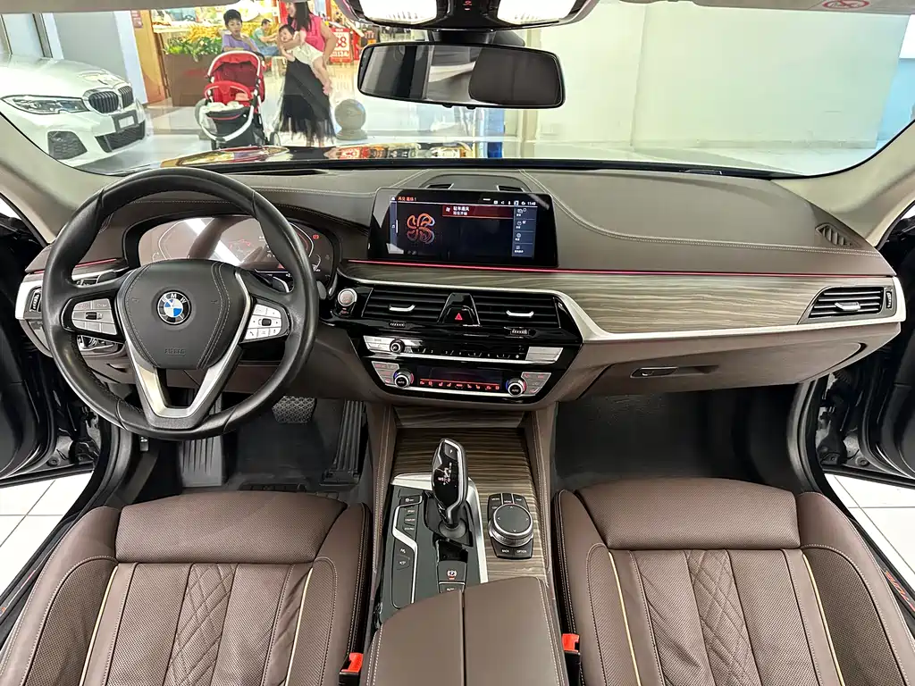 BMW 5 Series 2020 — фото 23