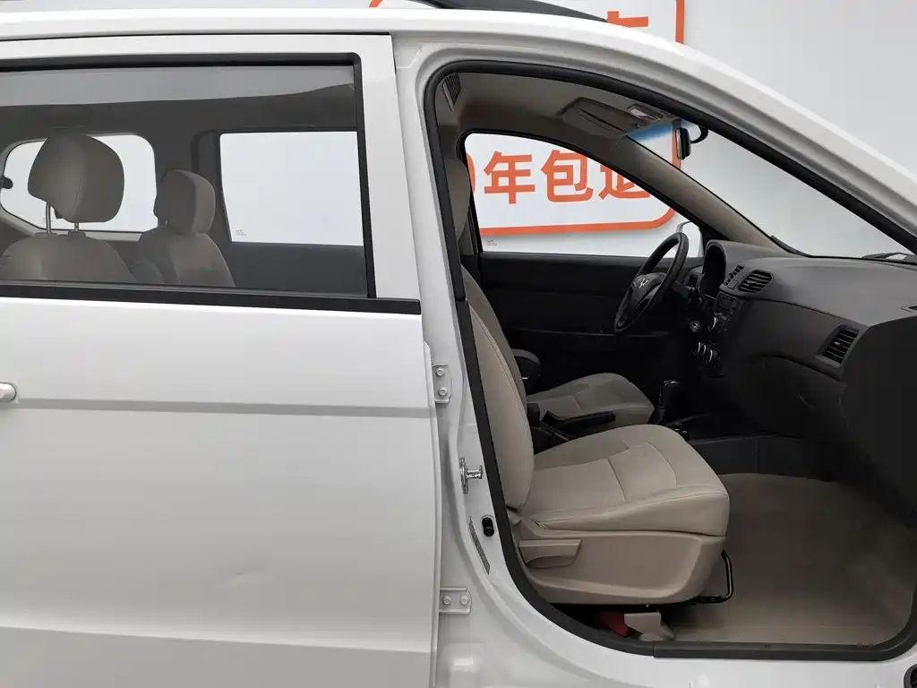 Wuling Hongguang 2017 — фото 23