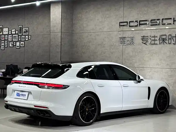 Porsche Panamera 2022