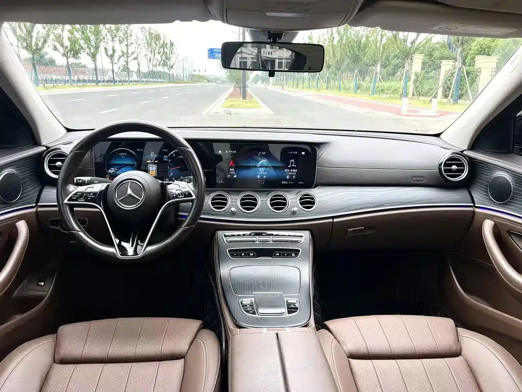 Mercedes-Benz E-Class 2023 — фото 12