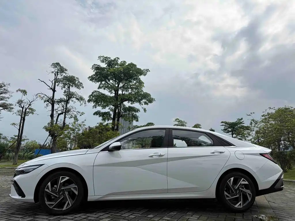 Hyundai Elantra 2025 — фото 16