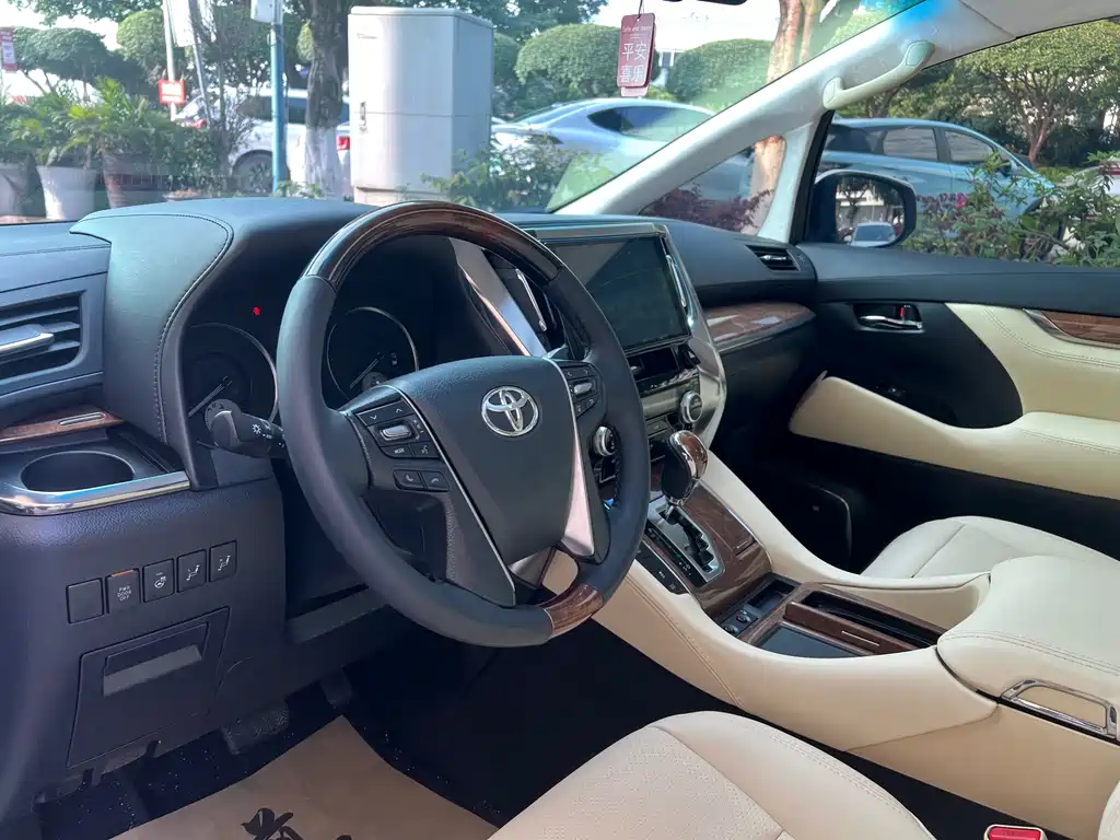Toyota Alphard 2020 — фото 8