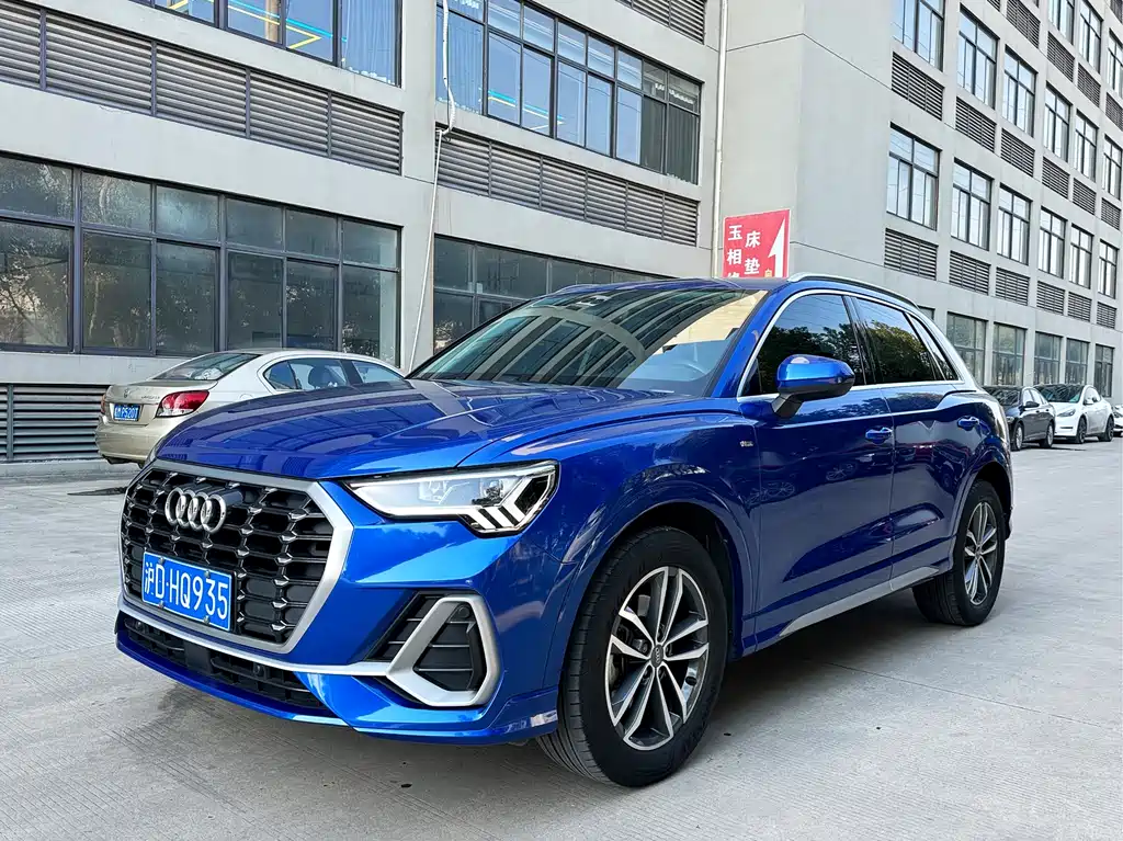 Audi Q3 2021 — фото 1