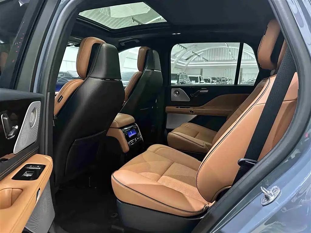 Lincoln Aviator 2025 — фото 10
