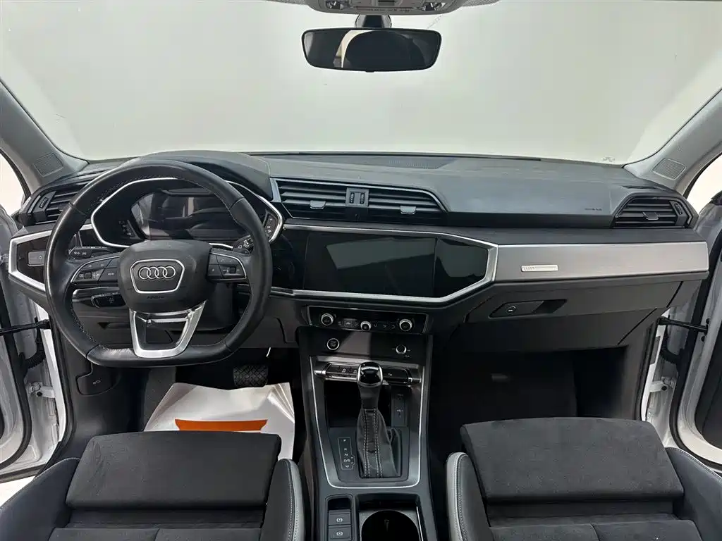 Audi Q3 2022 — фото 16