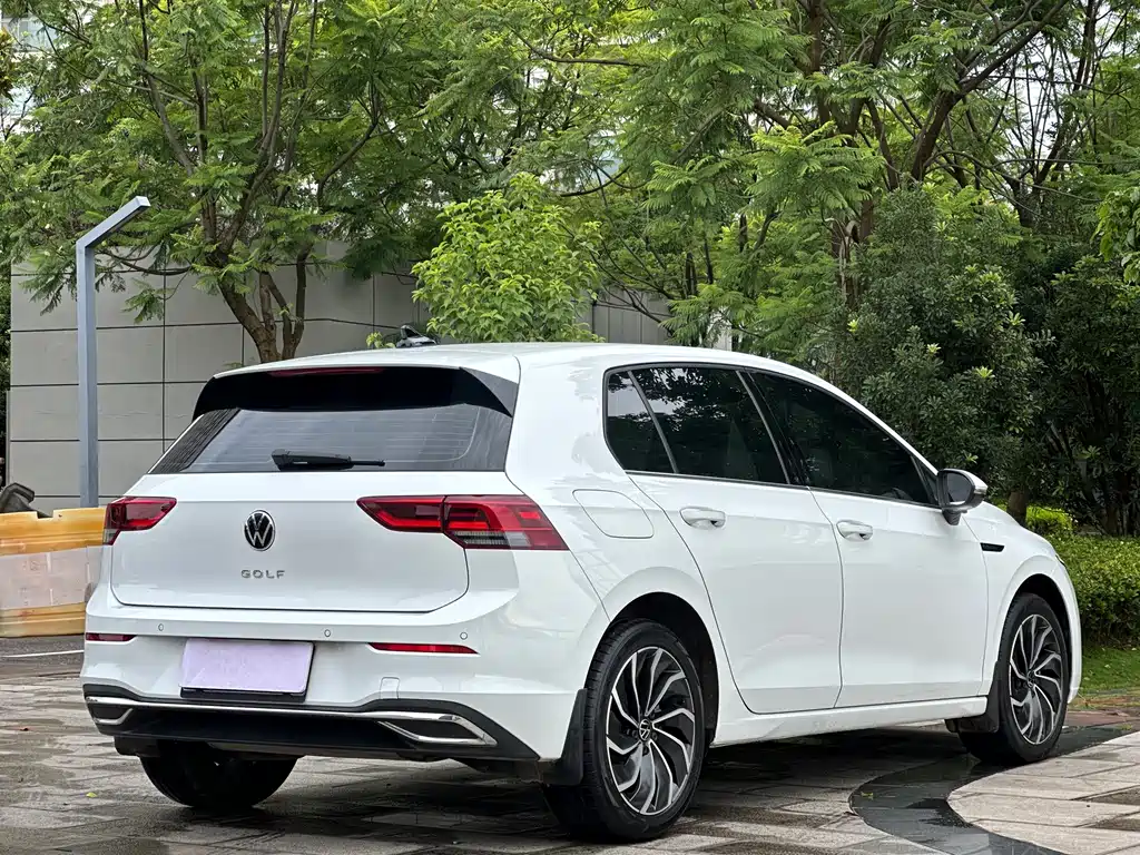 Volkswagen Golf 2025