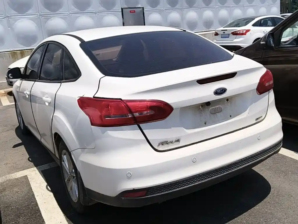 Ford Focus 2015 — фото 5