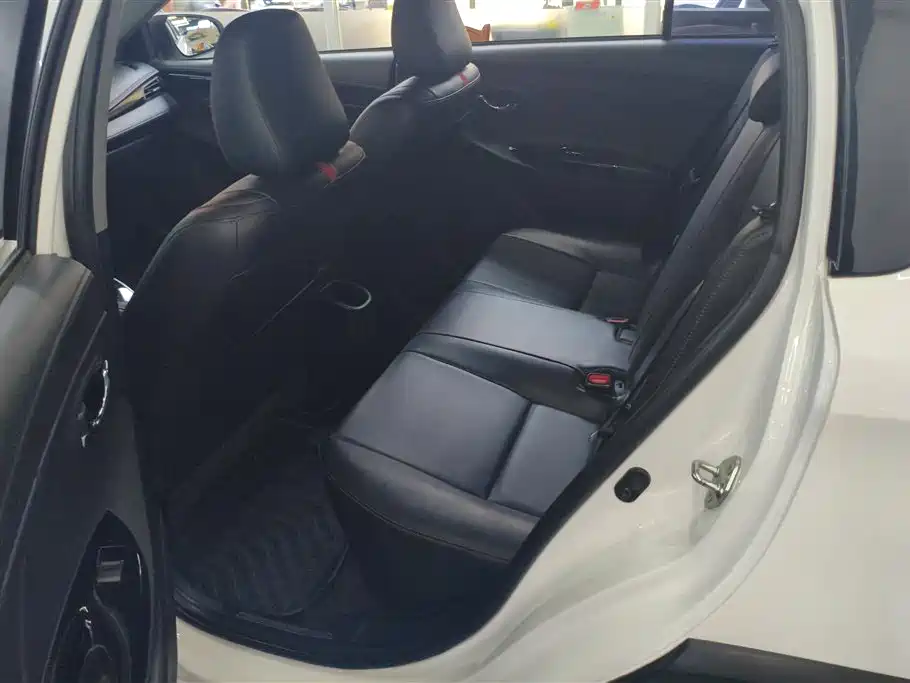 Toyota Yaris L 2020 — фото 11