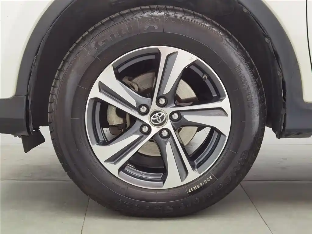 Toyota RAV4 2015 — фото 17
