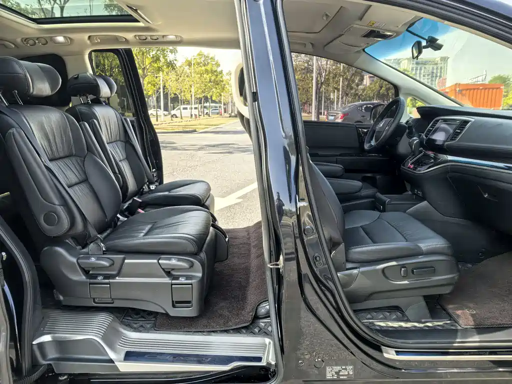 Honda Odyssey 2018 — фото 13