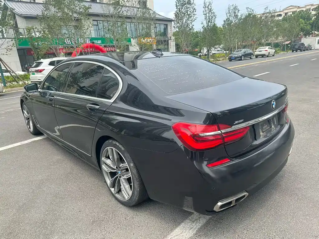 BMW 7 Series 2018 — фото 7