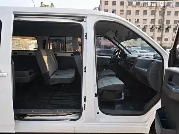 Wuling Yangguang 2024