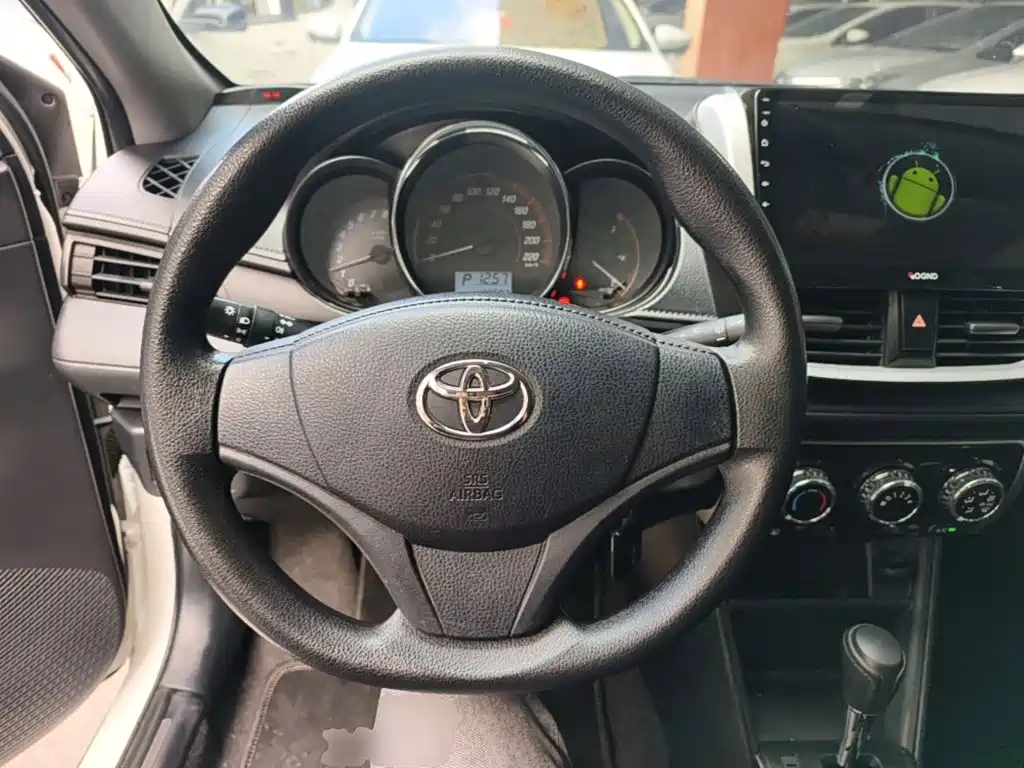 Toyota Yaris L 2020 — фото 11