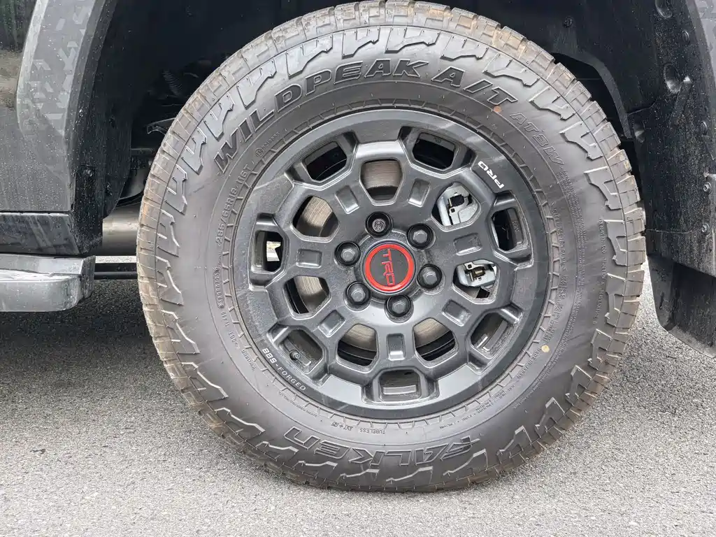 Toyota Sequoia — фото 33