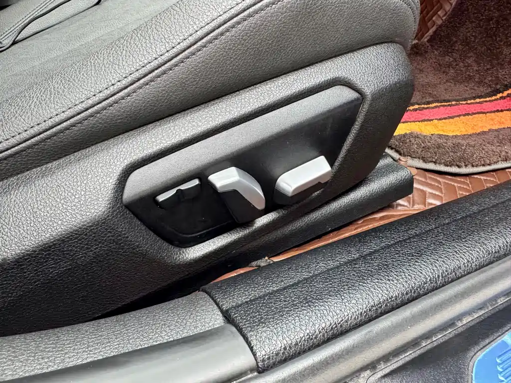 BMW 3 Series 2018 — фото 15