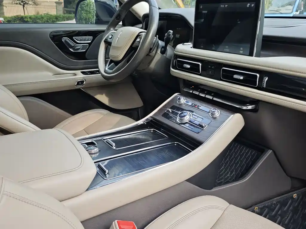 Lincoln Aviator 2020 — фото 18