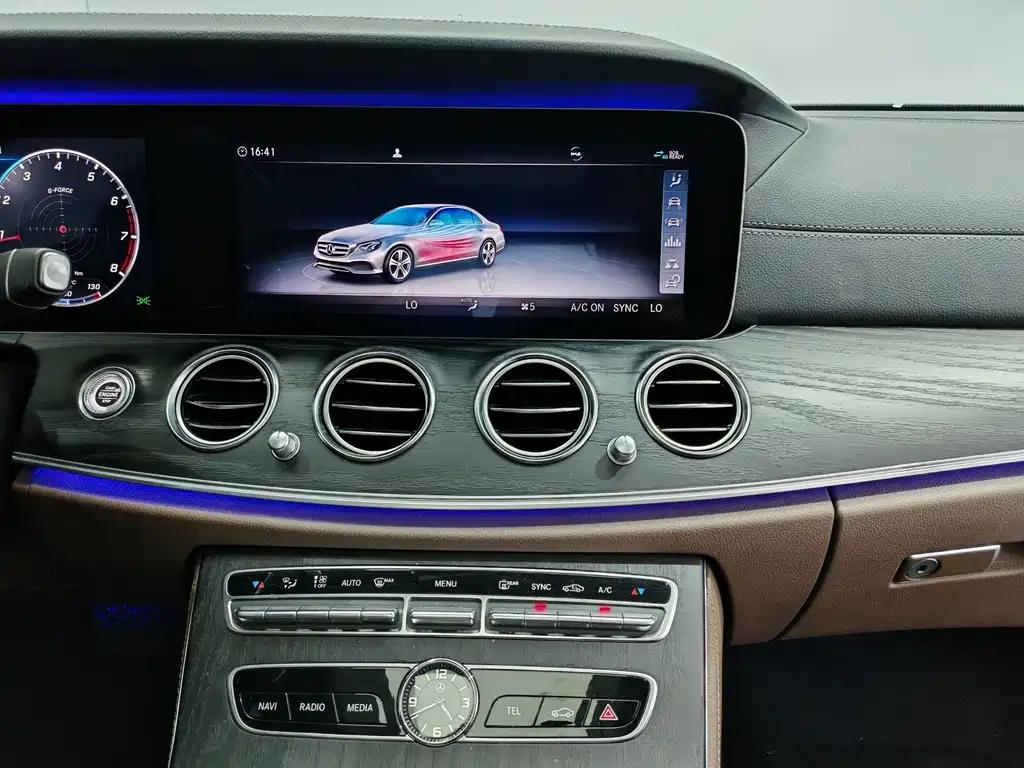 Mercedes-Benz E-Class 2020 — фото 17