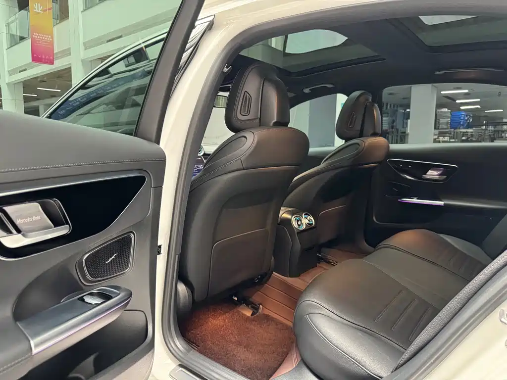 Mercedes-Benz C-Class 2023 — фото 17